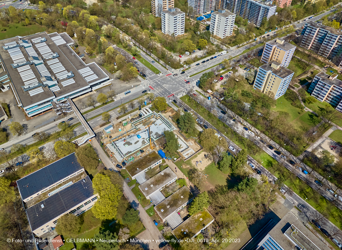 21.04.2023 - Luft- und Ebenenfotos vom Haus für Kinder in der Quiddestraße in Neuperlach